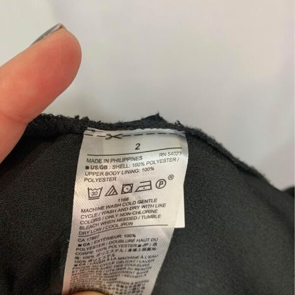 BANANA Republic woman’s one piece romper. New condition. Size 2. Black. Pockets - Picture 7 of 7